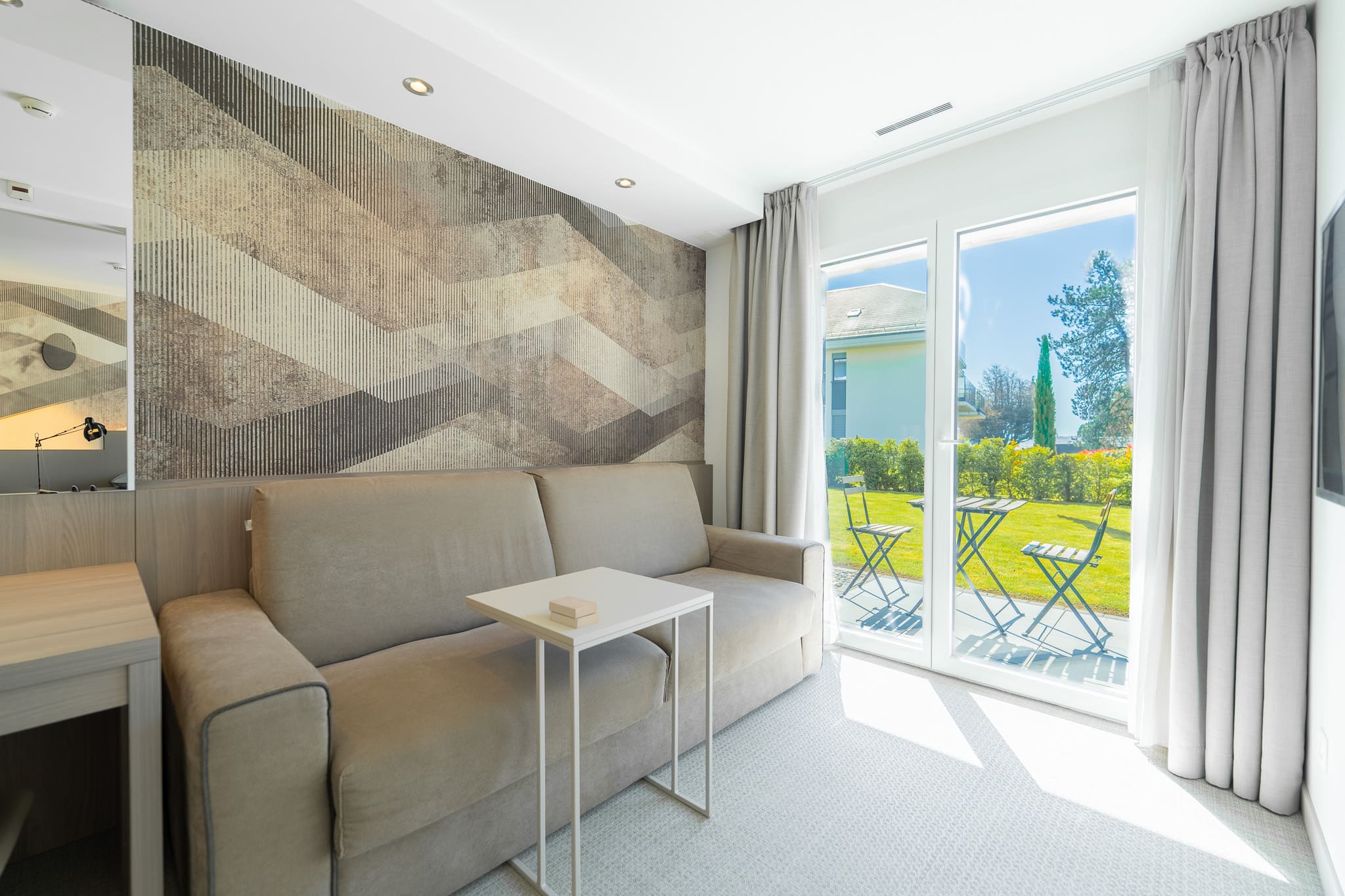 Junior Suites — Salon ouvert sur jardin
